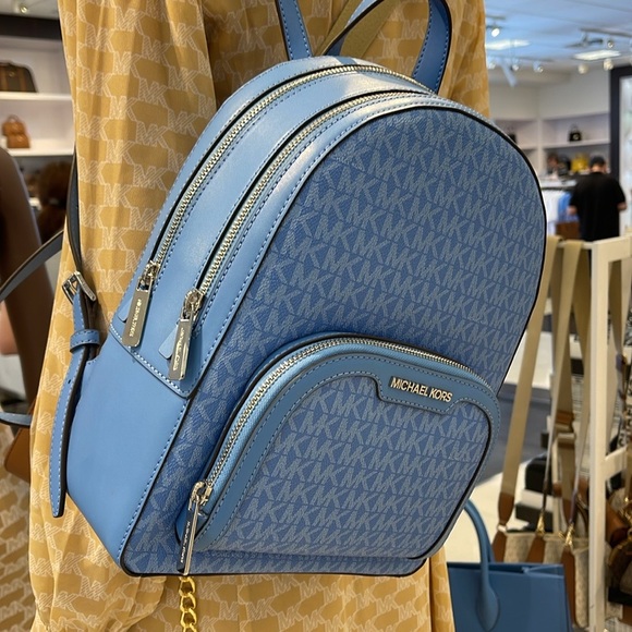 Michael Kors Jaycee Medium Signature Logo Backpack
South Pacific
NWT - Picture 11 of 16